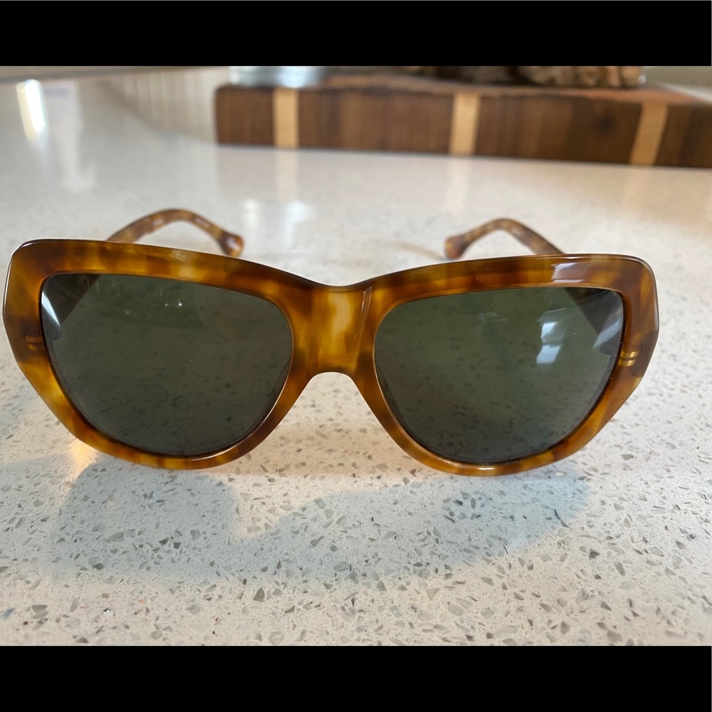 Tortoise frame sunglasses